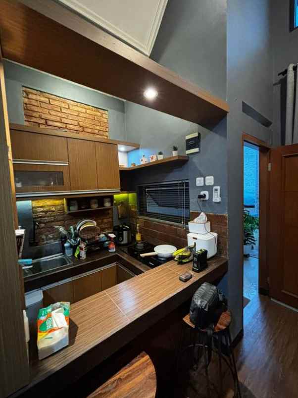 rumah keren 3 lantai view bagus di cihanjuang cimahi