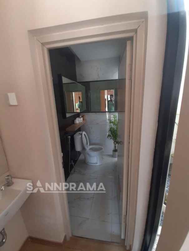 rumah khas jepang hadir di cisauk modern tropical