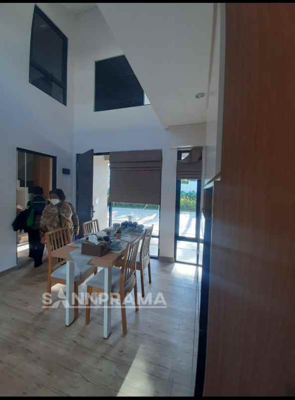 rumah khas jepang hadir di cisauk modern tropical