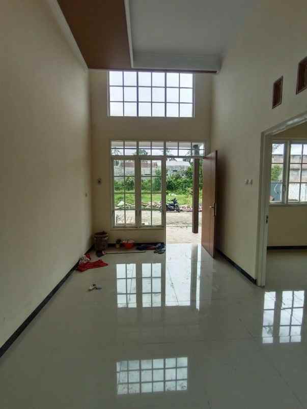 rumah konsep villa modern lokasi di malang
