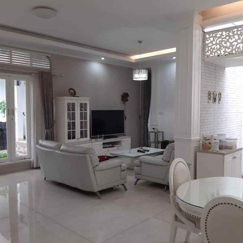rumah lux di sayap setra murni bandung