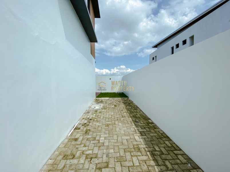 rumah mewah 2 lantai paling laris di jakal km 12