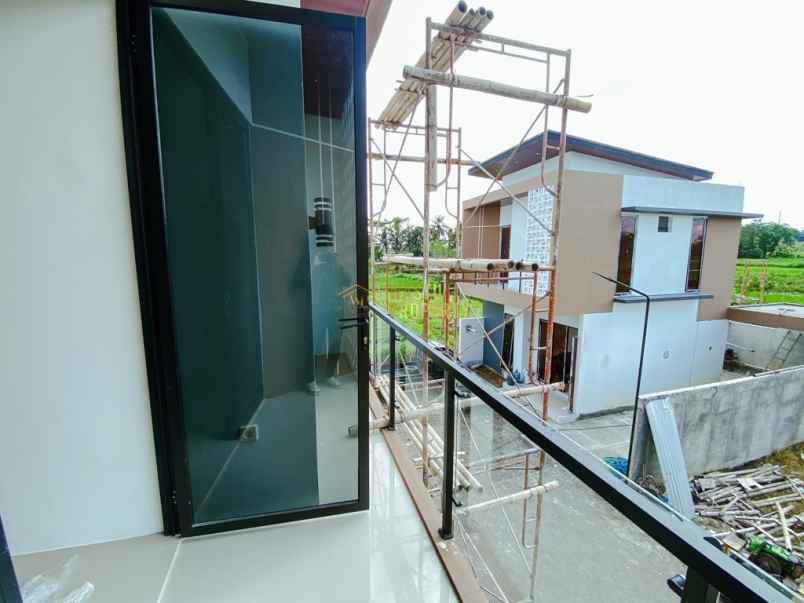 rumah mewah 2 lantai paling laris di jakal km 12