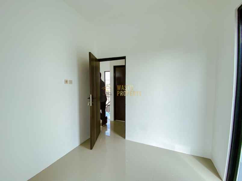 rumah mewah 2 lantai paling laris di jakal km 12