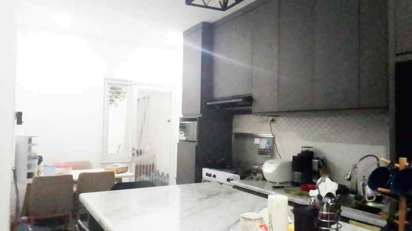 rumah mewah posisi hook dalam cluster gdc depok