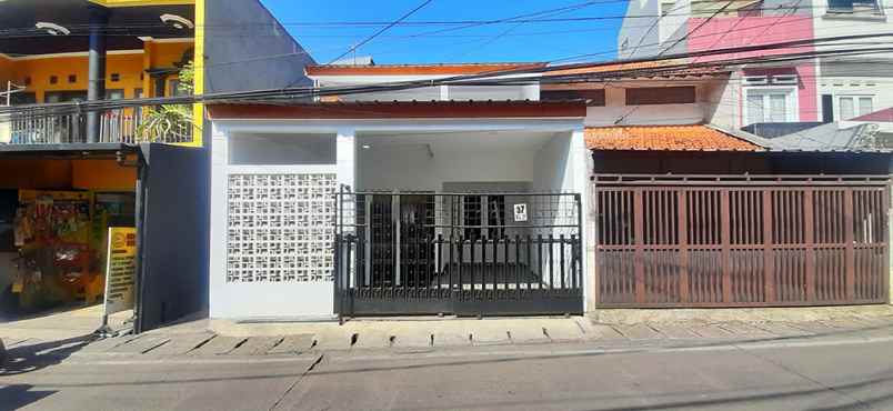 rumah minimalis modern di jalan cigadung dago bandung