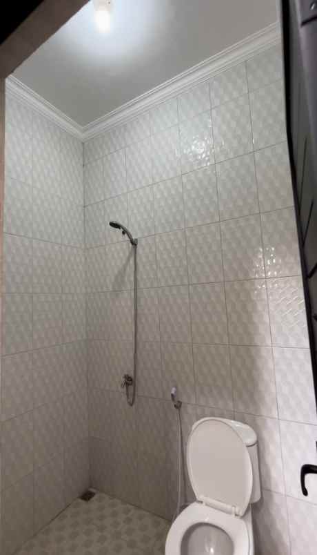 rumah modern 2 lantai lokasi belakang gor malang