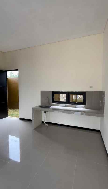 rumah modern 2 lantai lokasi belakang gor malang
