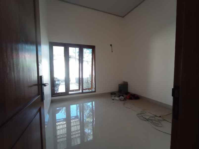 rumah modern gratis biaya pajak di ngemplak sleman