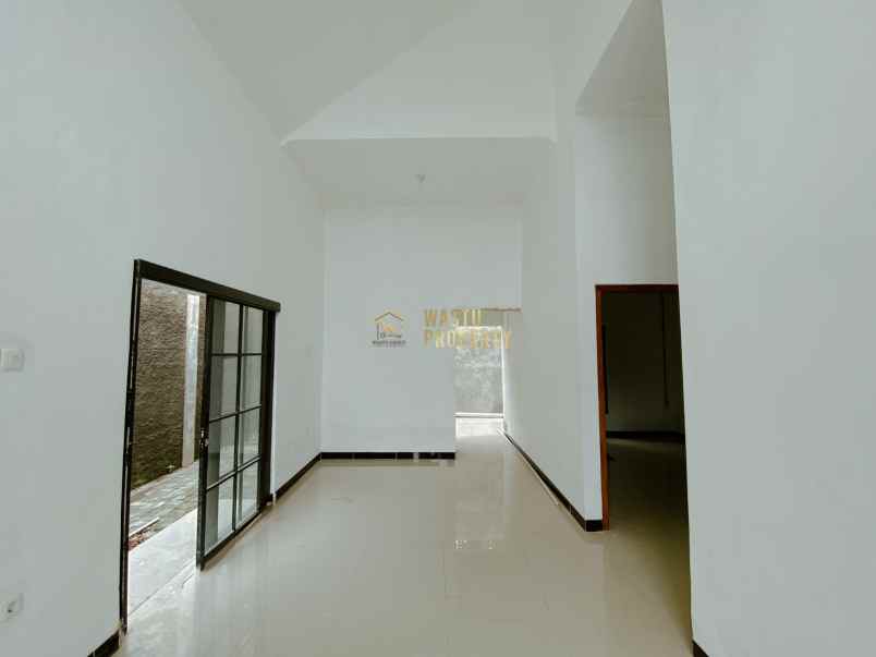 rumah modern tanah luas di ngaglik 600 jutaan