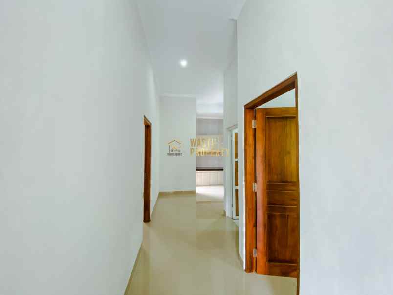 rumah semi furnish di uii jakal sleman 800jt nego