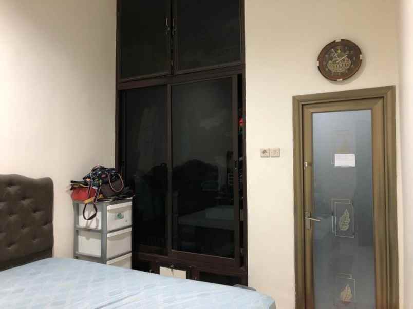 rumah siap huni 1 5 lantai di pondok candra indah