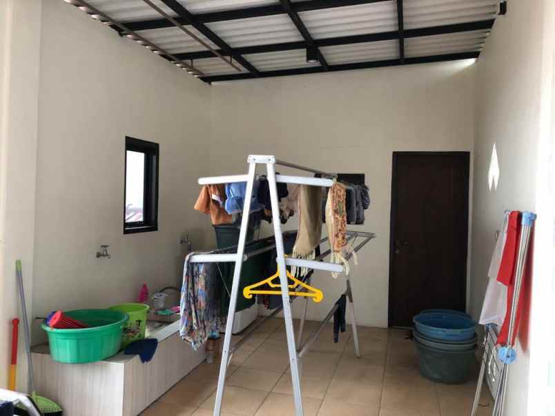 rumah siap huni 1 5 lantai di pondok candra indah