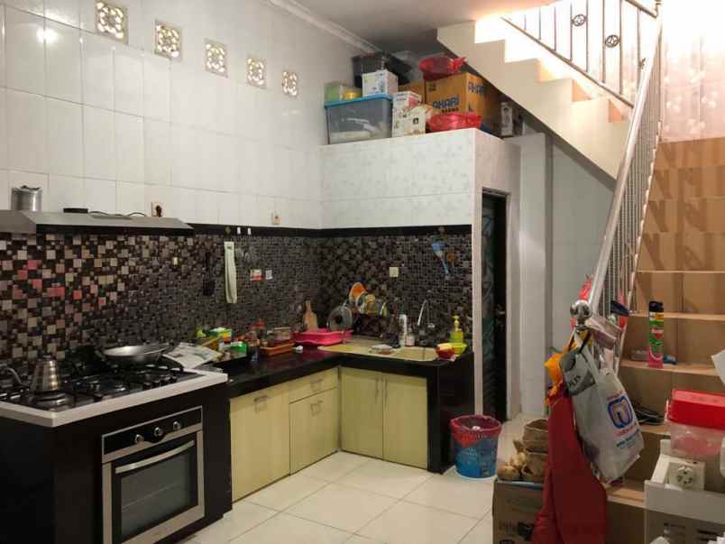 rumah siap huni 1 5 lantai di pondok candra indah