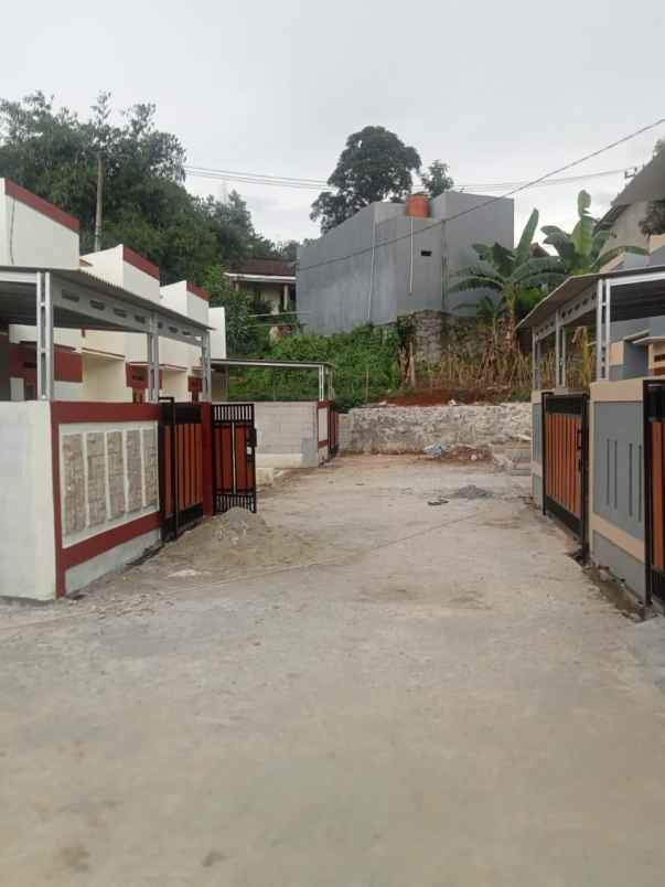 rumah siap huni dekat stasiun