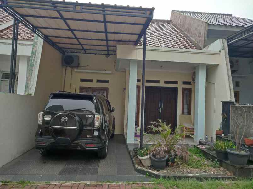 rumah siap huni rapi di kukusan beji depok