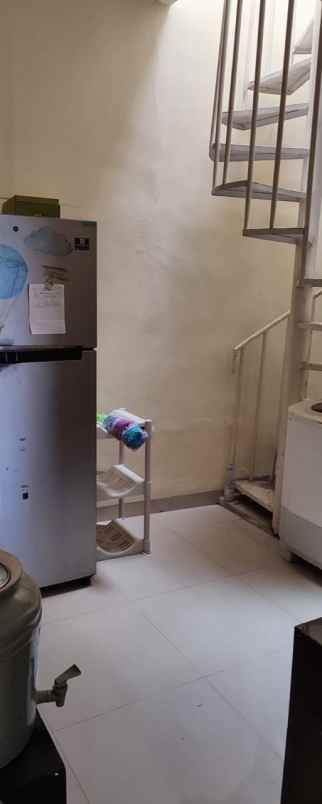 rumah siap huni rapi di kukusan beji depok