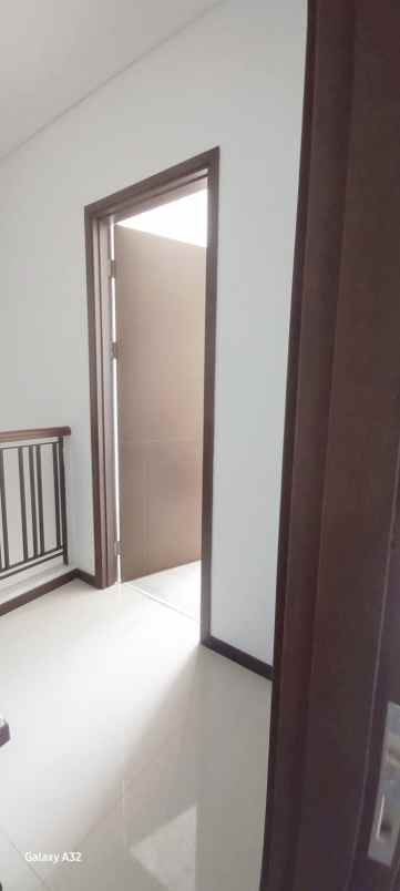 rumah siap huni strategis cluster zora kimora bsd city