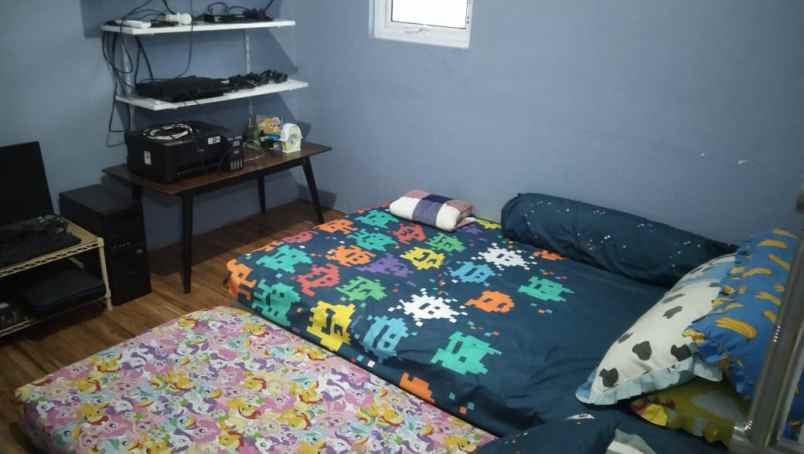 rumah strategis dekat kota di perumnas depok 2 tengah