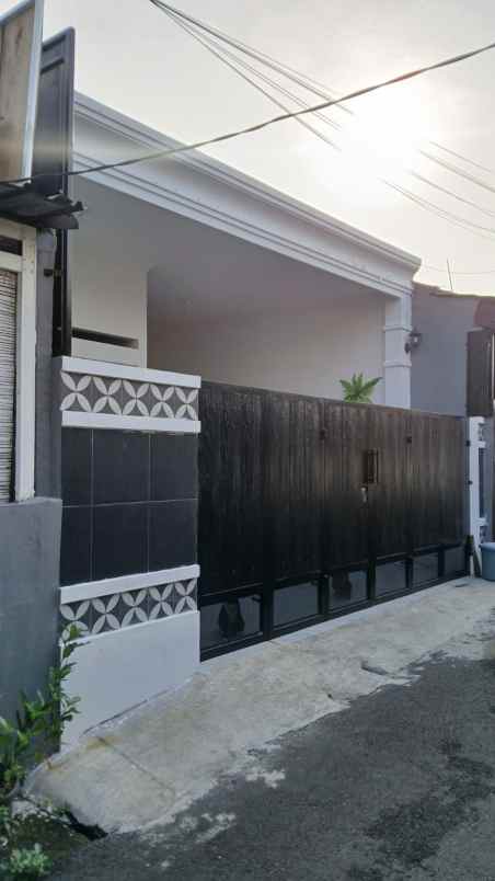 rumah strategps di perumnas depok timur