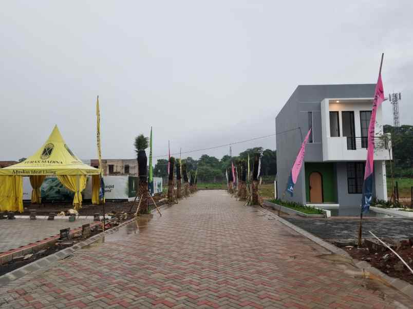 rumah syariah 2 lantai dekat tol kota wisata