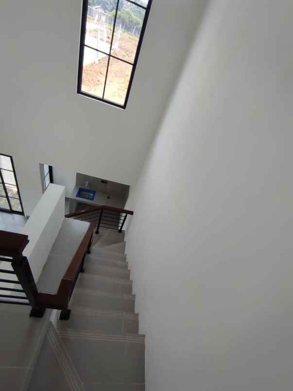 rumah syariah 2 lantai dekat tol kota wisata