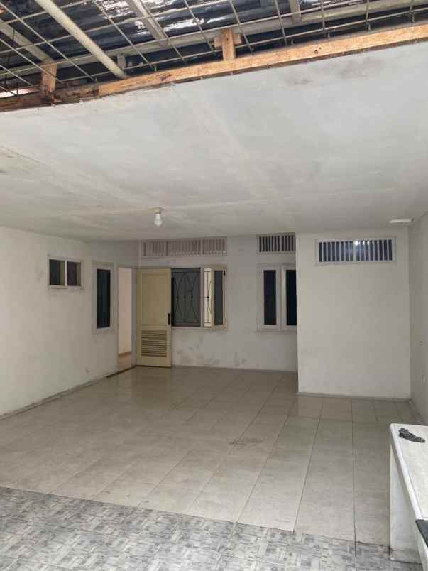 rumah terawat siap huni di pinus regency sukarno hatta