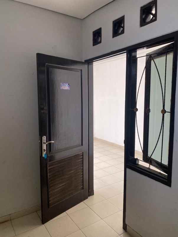 rumah terawat siap huni di pinus regency sukarno hatta