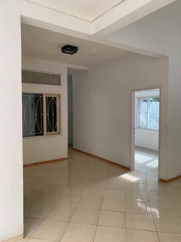 rumah terawat siap huni di pinus regency sukarno hatta