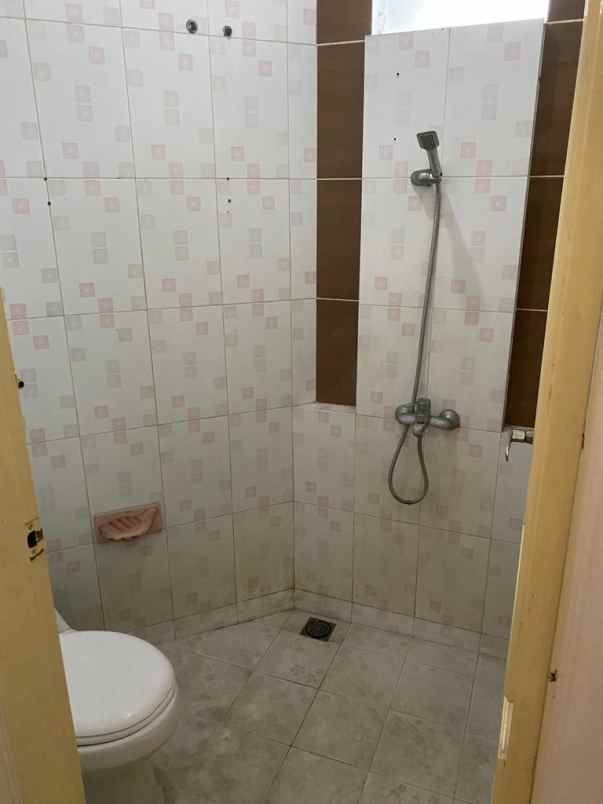 rumah terawat siap huni di pinus regency sukarno hatta