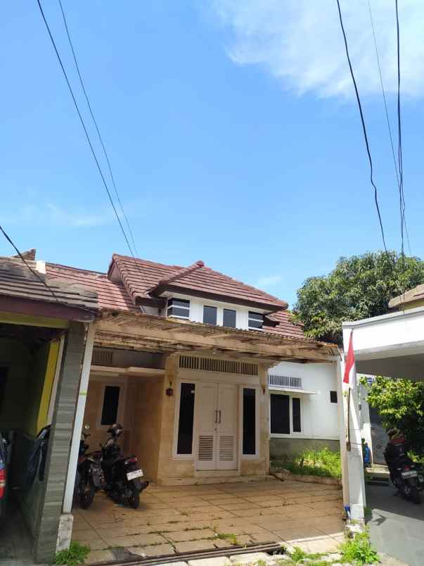 rumah terawat siap huni di pinus regency sukarno hatta