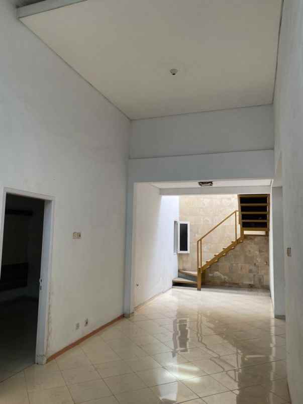 rumah terawat siap huni di pinus regency sukarno hatta