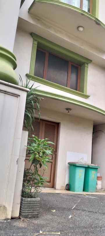 rumah tinggal di kemanggisan raya jakarta barat