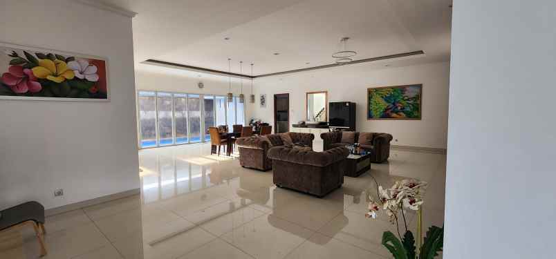 rumahdijual kolam renang di mainroad setiabudi