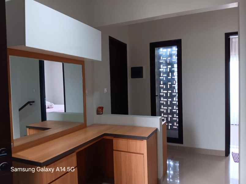 sewa rumah summarecon flora