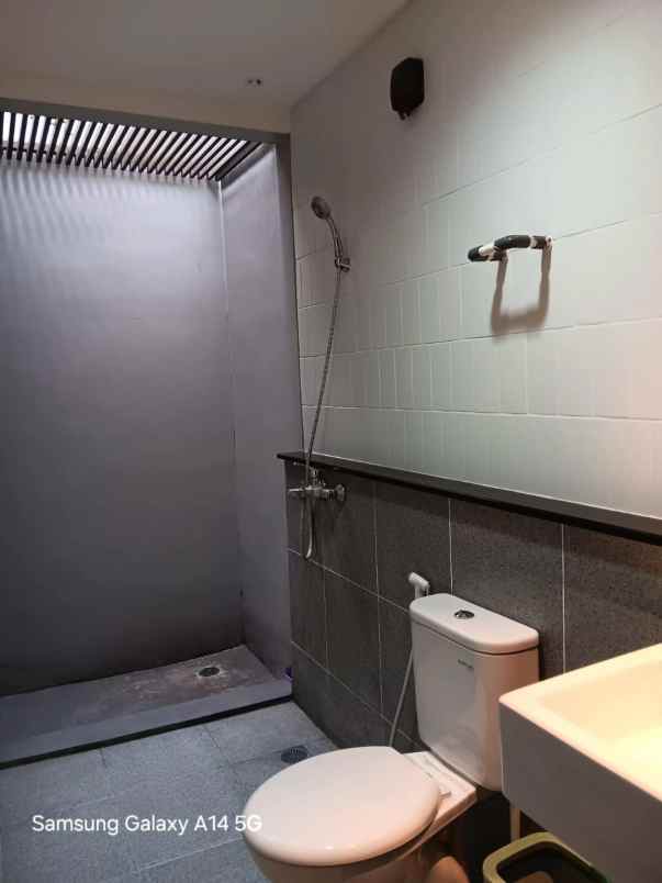 sewa rumah summarecon flora