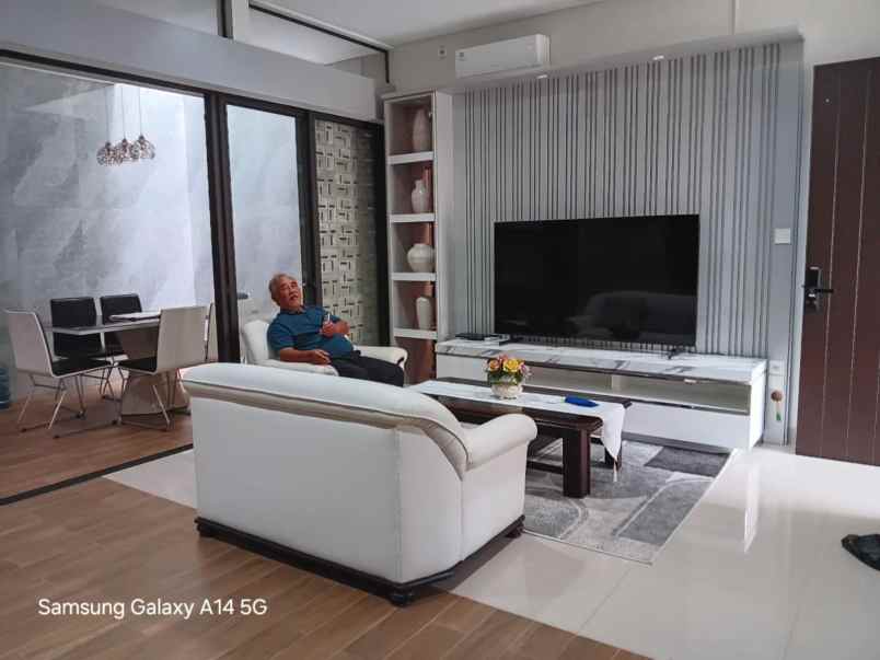 sewa rumah summarecon flora