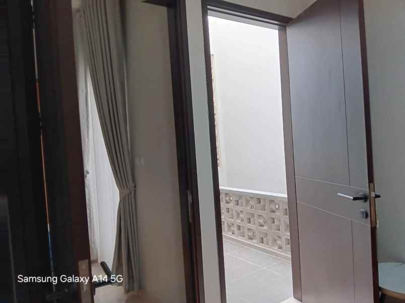 sewa rumah summarecon flora