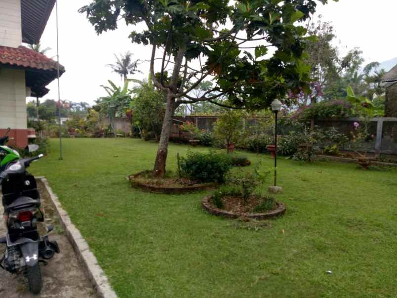 villa cisarua kec cisarua kab