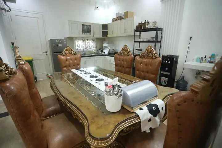 villa lembang bandung mewah