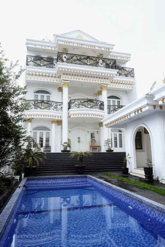 villa lembang bandung mewah
