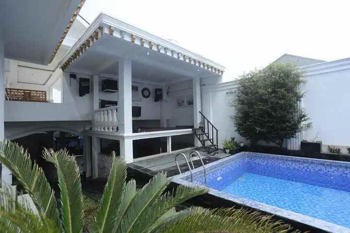 villa lembang bandung mewah