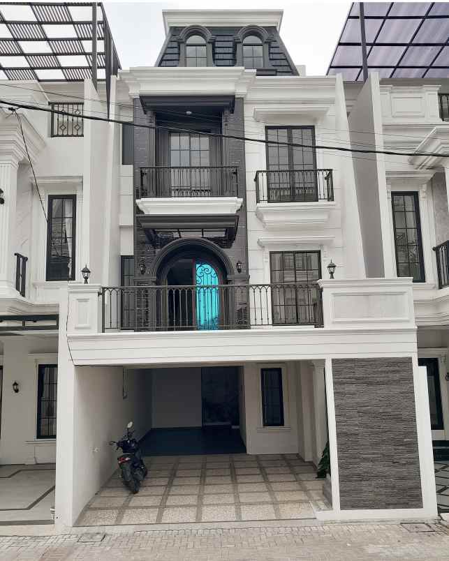 3 lantai rooftop at jagakarsa jaksel