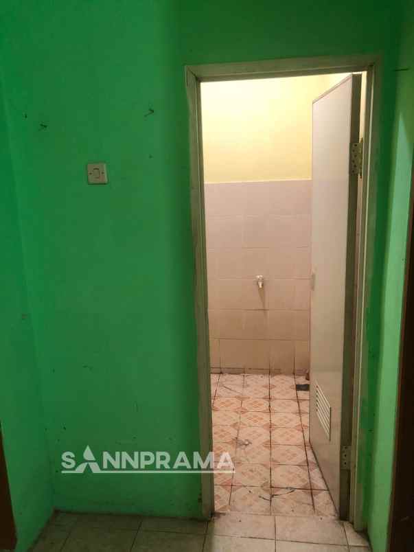 ash rumah second hook dalam sawangan regency