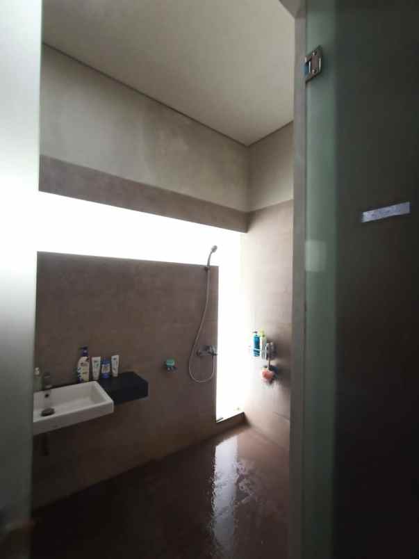 dijual cepat rumah mewah di istana sudirman regency