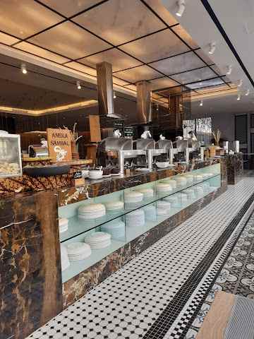 dijual hotel jalan margomulyo