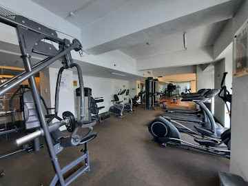 dijual hotel jalan margomulyo