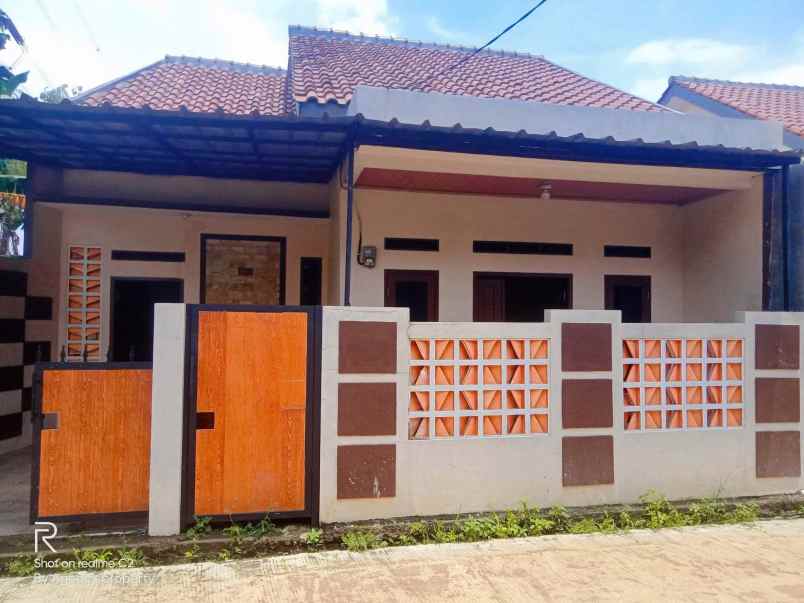 dijual murah rumah dekat jalur angkot