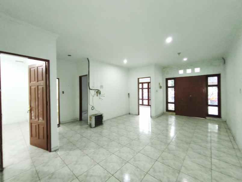 dijual rumah 1 tingkat komplek cemara asri jalan pinus