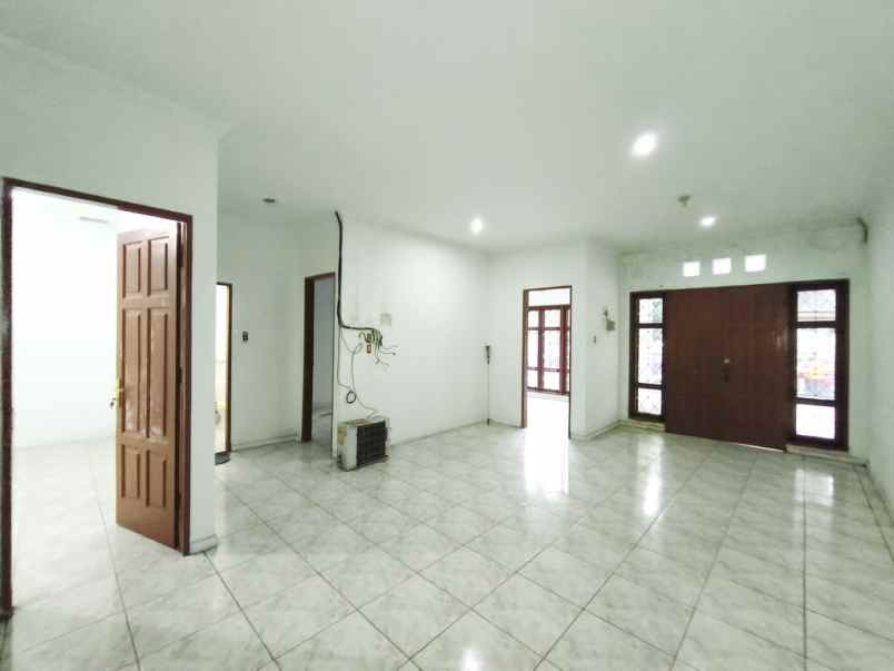 dijual rumah 1 tingkat komplek cemara asri jalan pinus